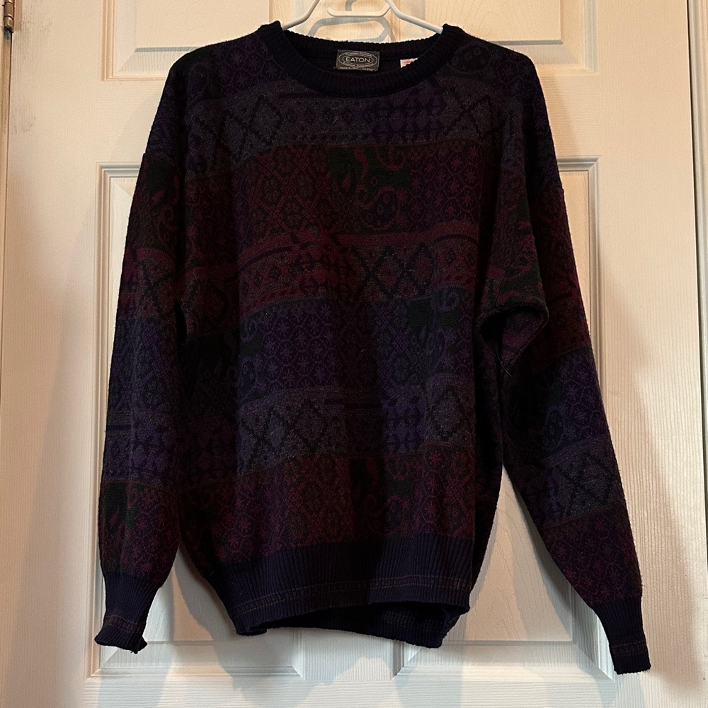 Vintage Easton Men's Navy and Burgundy Crewneck Sweater